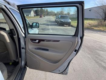 2001 volvo v70 with 186232 miles for sale near elk-river, minnesota 08b7d44d398f4469bc732419eaf02073.jpg