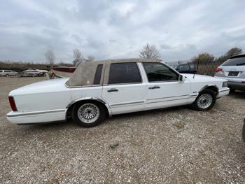 1997 lincoln town-car sel with 257716 miles for sale near elk-river, minnesota 0b08c4773b564e2892d12ec102312721.jpg