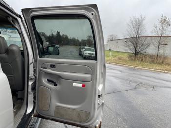 2004 chevrolet suburban with 289418 miles for sale near elk-river, minnesota 143aec6780a04a819d2ee6828221d288.jpg