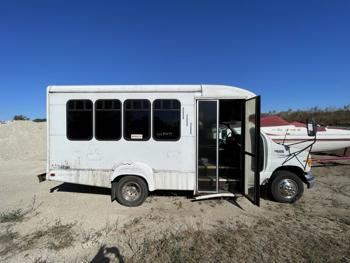 2001 ford e-350-sd sel with 110286 miles for sale near elk-river, minnesota 2c2d1d8dcf0c44d6be3a26f7c96ae15e.jpg