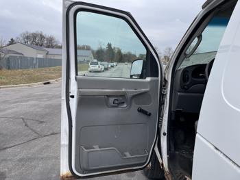 2003 ford e-150 base with 209692 miles for sale near elk-river, minnesota 4043be4c946e4f369393b5ab5f224c41.jpg