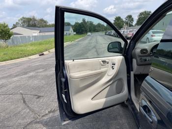 2007 chrysler town-&-country touring with 216573 miles for sale near elk-river, minnesota 4ad13e6304834146bf531884e424e45a.jpg