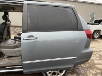 2004 toyota sienna xle with 284688 miles for sale near elk-river, minnesota 5a82f839ff0441958474aed3ddd653ed.jpg