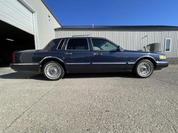 1997 lincoln town-car sel with 171572 miles for sale near elk-river, minnesota 5f27868a037f4463bebcea172b69dadb.jpg