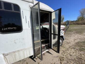 2001 ford e-350-sd sel with 110286 miles for sale near elk-river, minnesota 630a671451dc4a018632502ad26cd2bd.jpg
