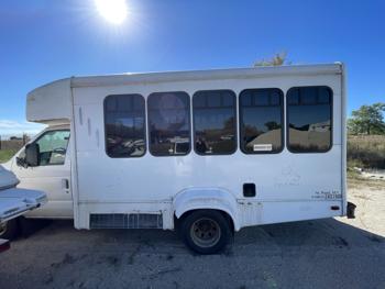 2001 ford e-350-sd sel with 110286 miles for sale near elk-river, minnesota 72b7427ffb744ba58c29f7e9e2c22937.jpg