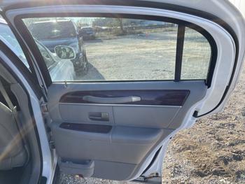 2005 lincoln town-car sel with 236457 miles for sale near elk-river, minnesota 7cf5cac72b2042a28bc8aa63516cdc23.jpg