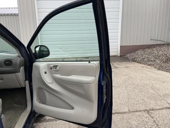 2005 dodge caravan-grand-caravan sxt with 184852 miles for sale near elk-river, minnesota 9add439db7e6422fbdce3f86ff521816.jpg