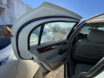 2005 lincoln town-car sel with 236457 miles for sale near elk-river, minnesota d390dffa4926405dbd7d31c354e9b5ab.jpg